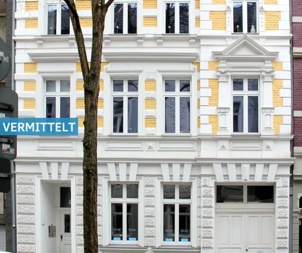 STADTHAUS MIT GROSSER EIGENTÜMERWOHNUNG IN DÜSSELDORF-UNTERBILK