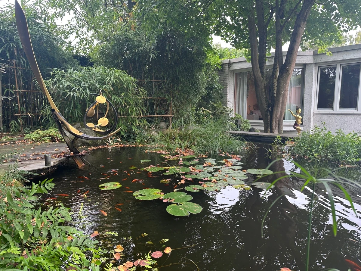 Ein Haus wie kein anderes – stilvolle Wohn-Oase mit Gartenidylle und viel Privatsphäre
