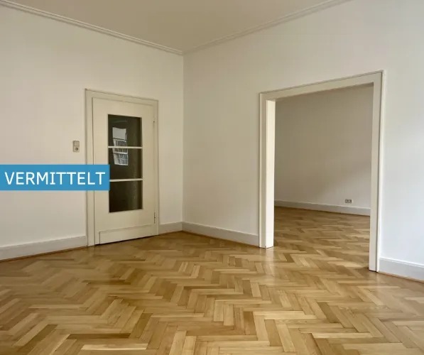 Charmante Altbauwohnung in D-Oberkassel mit 2 Balkonen
