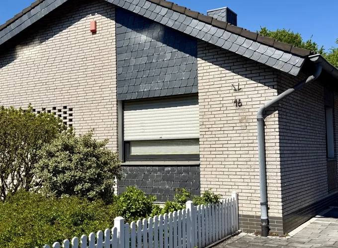 Freistehender Bungalow mit Wintergarten in beliebter Lage von Meerbusch-Osterath
