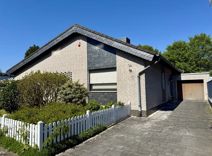 Modernes Einfamilienhaus mit großer Einliegerwohnung in beliebter Wohnlage von Meerbusch-Strümp