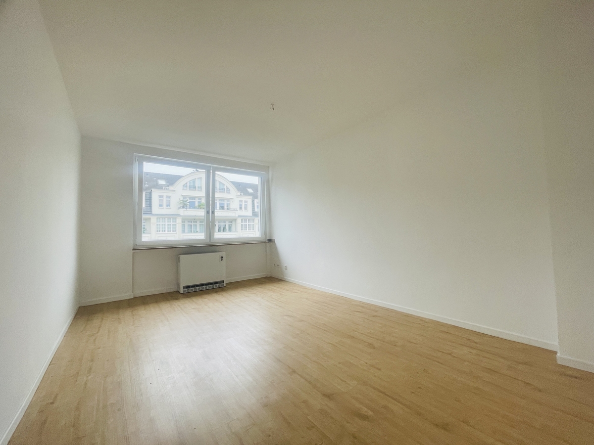 Neuwertige und moderne Einzimmerwohnung mit großem Balkon und Garage in Düsseldorf-Bilk/Flehe