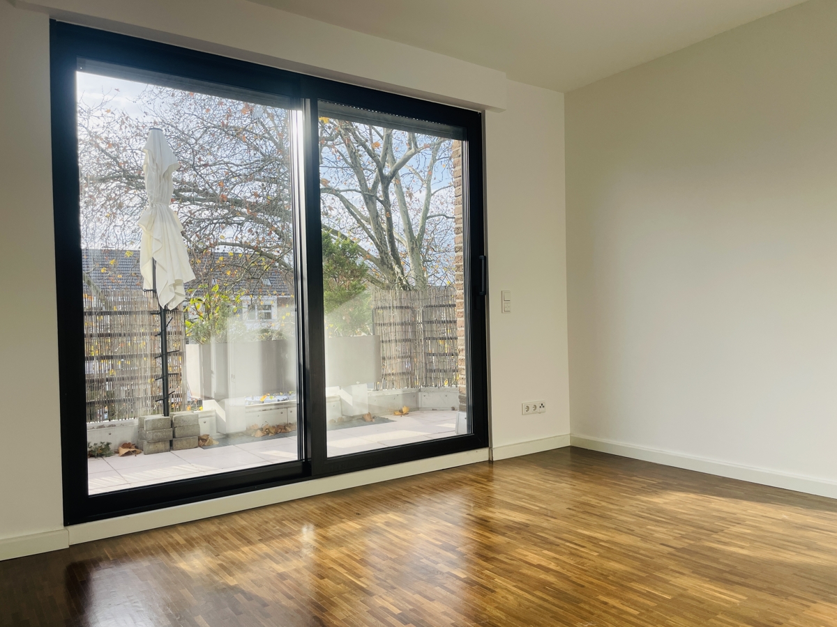 Neuwertige und moderne Einzimmerwohnung mit großem Balkon und Garage in Düsseldorf-Bilk/Flehe