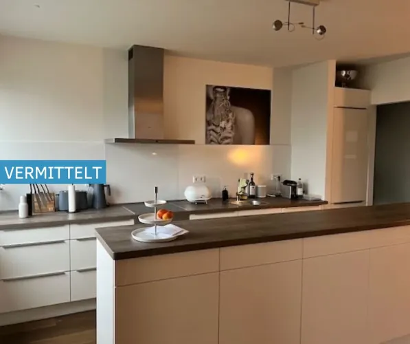 Schöne 4 Zimmer-Wohnung mit Einbauküche und tollem Balkon in Grafental